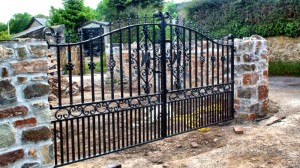 Double-Iron-Gates-Farm-Drive-Way-Pontypridd-Wrought-Iron-16