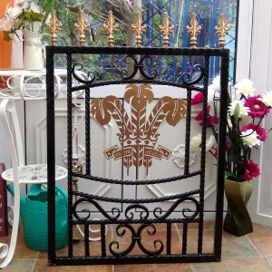 Welsh-Rugby-Brass-Plate-Custom-Ironwork-Pontypridd-Wrought-Iron-display-2 900px