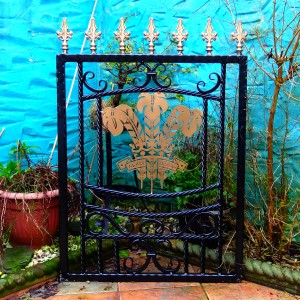 Welsh-Rugby-Brass-Plate-Custom-Ironwork-Pontypridd-Wrought-Iron-garden-1 900px