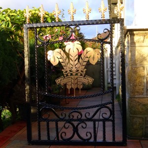 Welsh-Rugby-Brass-Plate-Custom-Ironwork-Pontypridd-Wrought-Iron-in-situ-3 900px