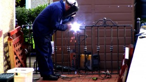 Installation-Driveway-Gates-Pontypridd-Wrought-Iron-1000px
